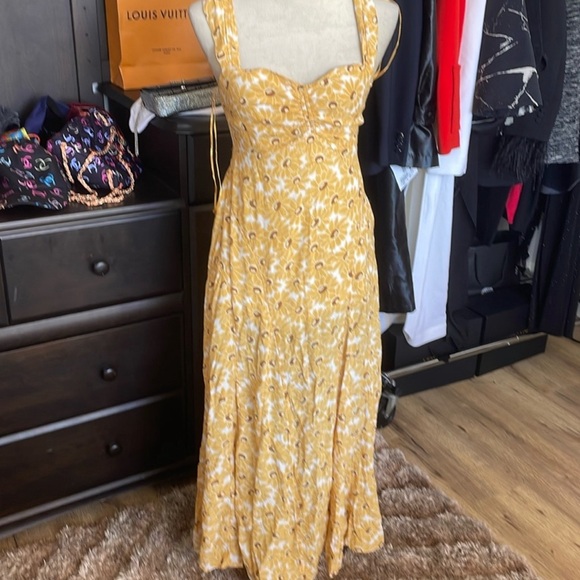 Free people dress xs that is over size. I feel can fit true M - Picture 2 of 2